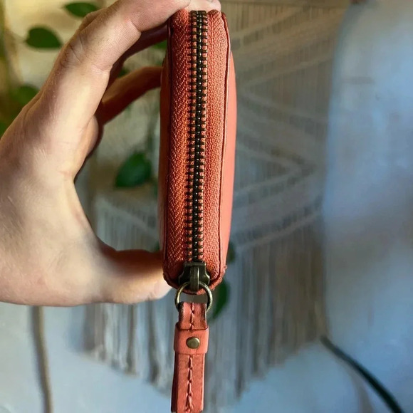 Fossil Zip-Around Wallet | Coral Leather | 7x5” - Picture 3 of 9